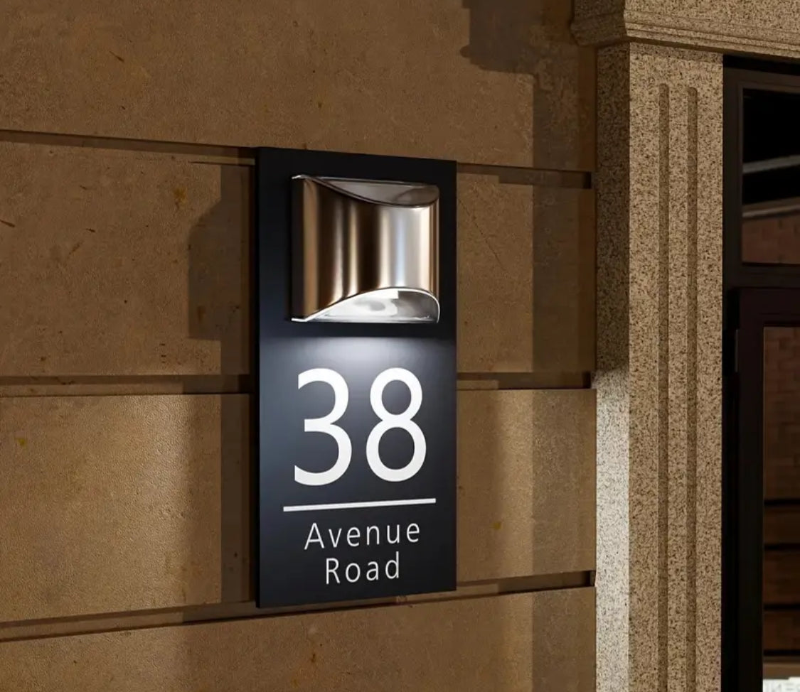 لافتة باب أكريليك مزدوجة الطبقات تعمل بالطاقة الشمسية – تصميم ذهبي وفضي مخصص